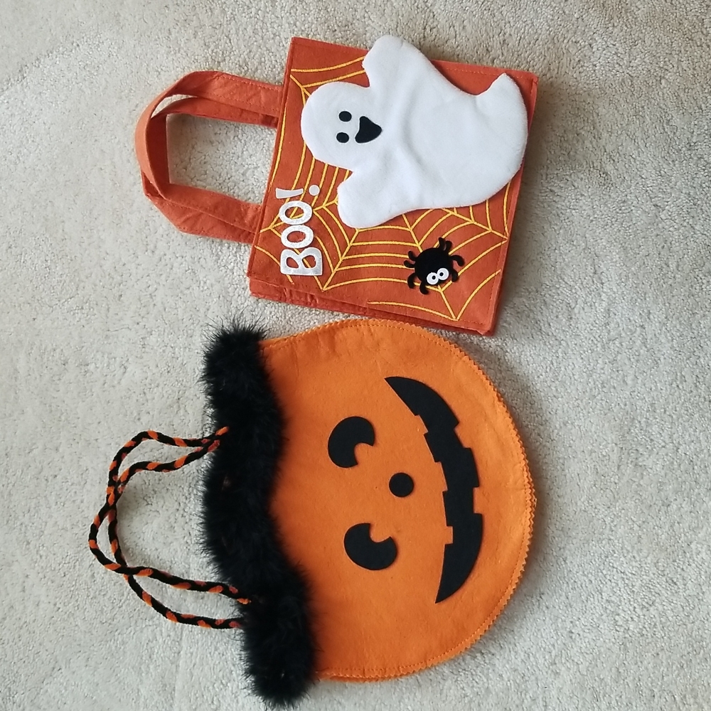 2 felt Halloween trick-or-treat bags